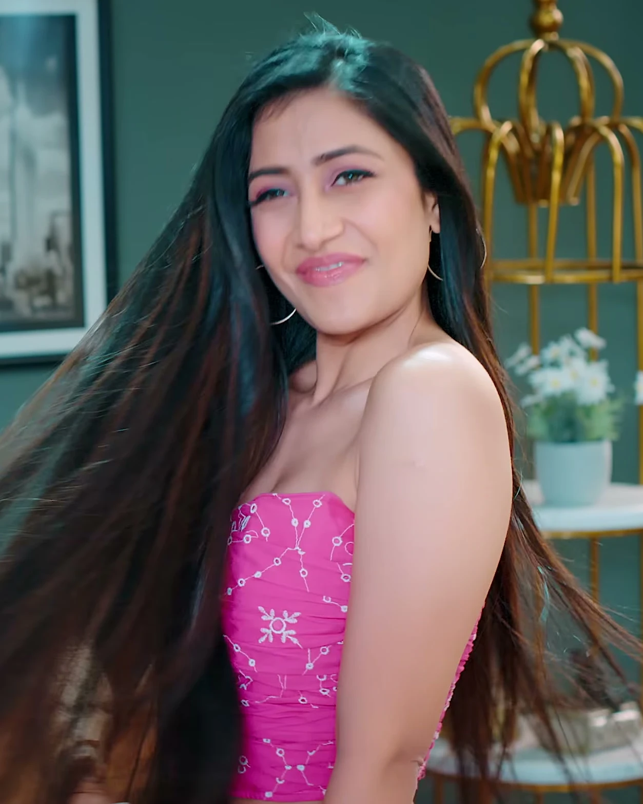 Dhanashree Verma with waist-length straightened hair, O Sajna