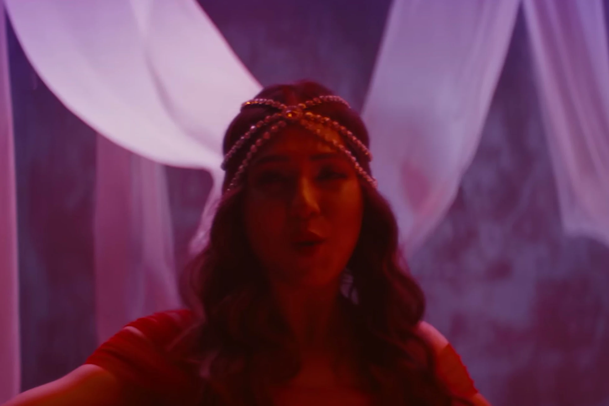 Neeti Mohan under magenta light, long waves with a jewelled maang tikka, Imtihaan
