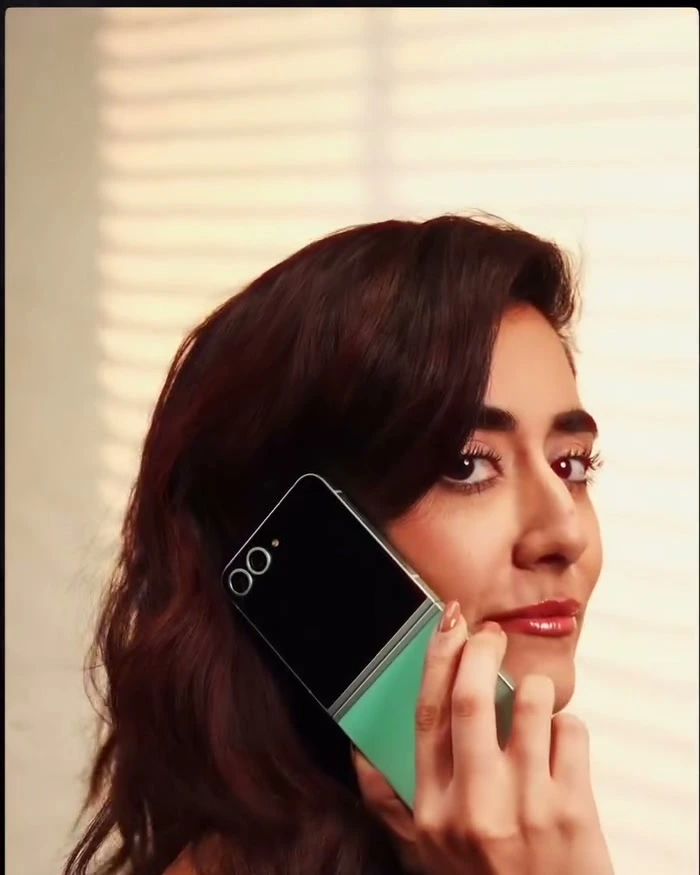 Jonita Gandhi with long brushed-out waves, Samsung Galaxy Z Flip6